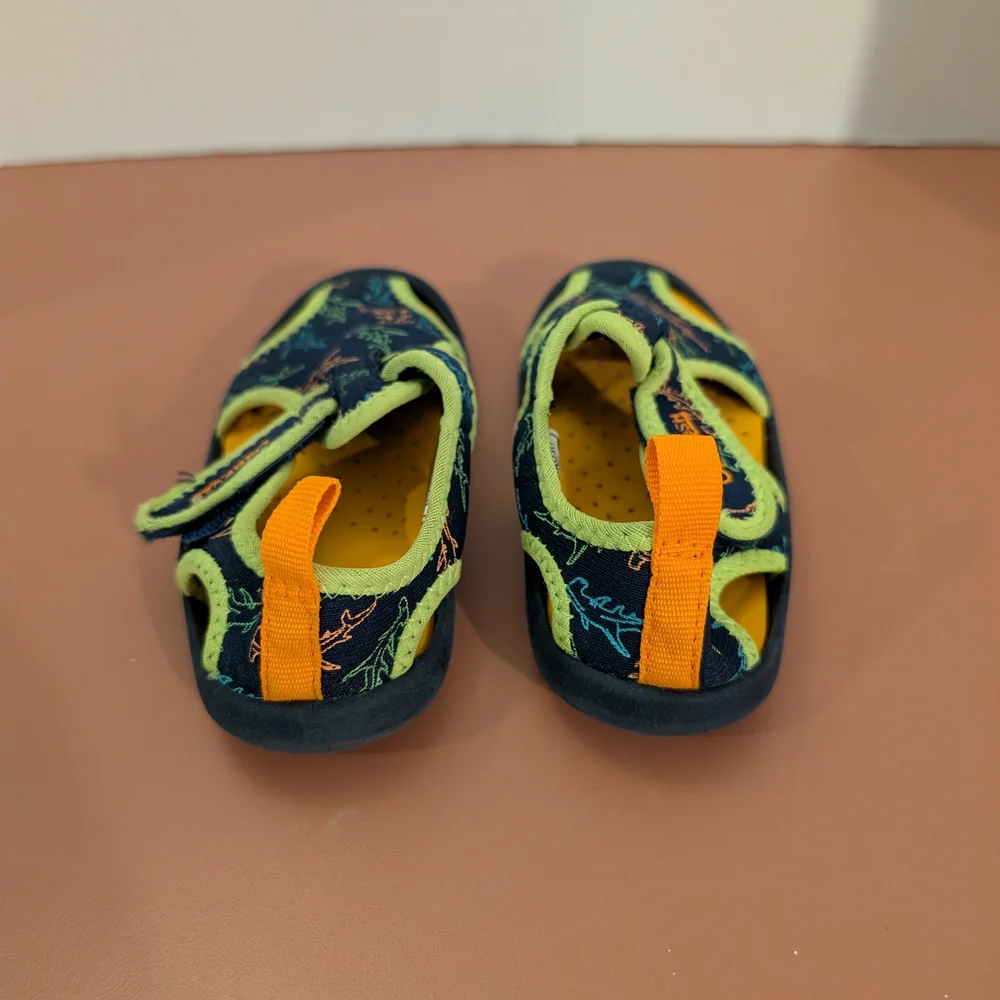 OshKosh B'gosh Toddler Boy Navy Shark Print Aquatic Water Shoes in Size 8